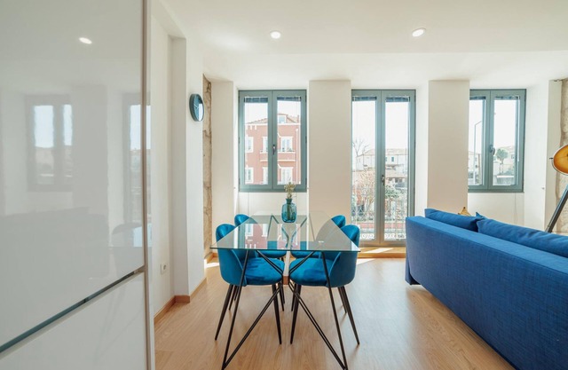 Modern Stylish Apartment I by Vacationy