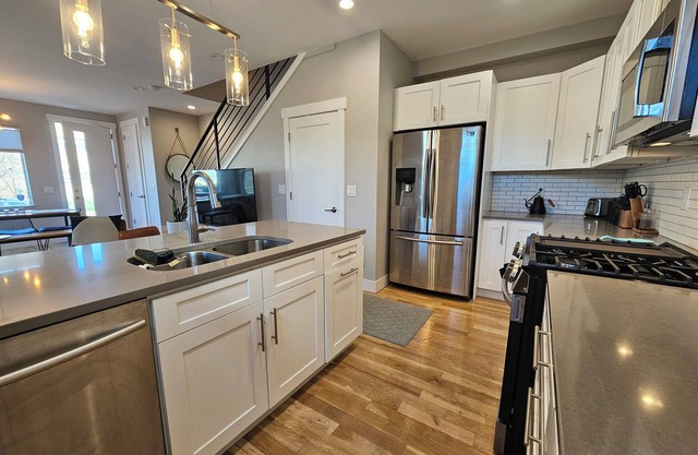 Modern Townhouse Near Sloan Lake w/Rooftop and Workspace. Central to Everything.