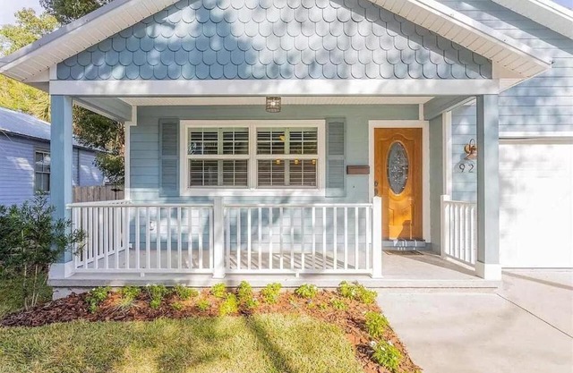 Modern, Upscale, and New Blue Bungalow in the heart of Downtown St Augustine