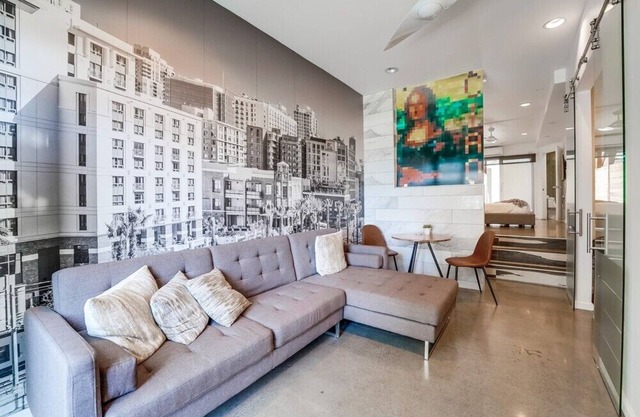 Modern Urban Row Home * Dog OK * AC