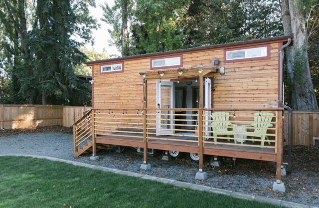 Moderna casa pequeña y urbana con 2br cerca del aeropuerto y la configuración de transporte privado