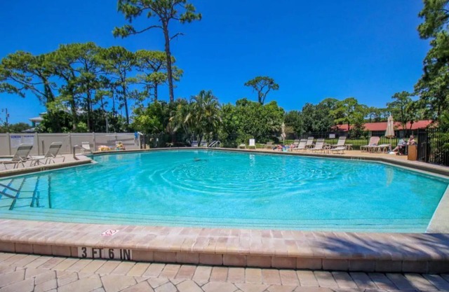 Modern Vacation Resort Style 2 bedroom, 2 bath Villa just 4 miles to Siesta Key