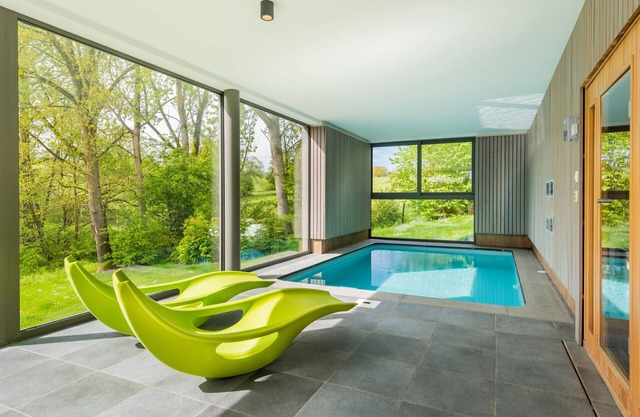 Moderna Casa de vacaciones en Somme-Leuze con piscina al interior