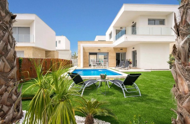Superbe Villa Contemporaine Avec Piscine Privée Chauffée Dans Golf Torrevieja