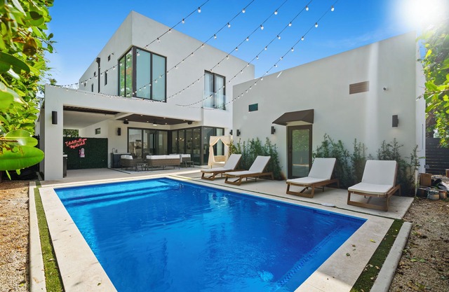 Modern Zen Oasis in Design District Sleeps 16