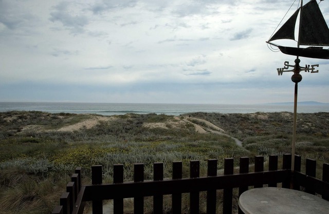 Monterey Dunes Beachfront sin zapatos necesarios para jugar en la arena ... Reserva ahora sin esperar!
