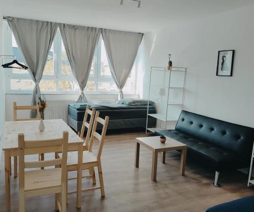 Monteurwohnung Ferienwohnung Business Appartement rechts Langenfeld
