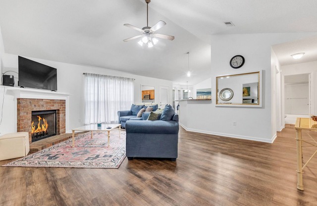 MONTHLY STAYS-Charming 4BR Southaven Home-Near Stateline, Silo Square.