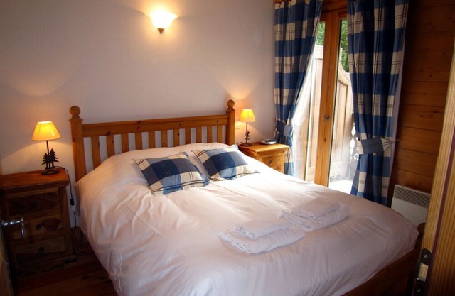 MontrocB - 3 bedroom apartment, calm setting with spectacular Mont Blanc views