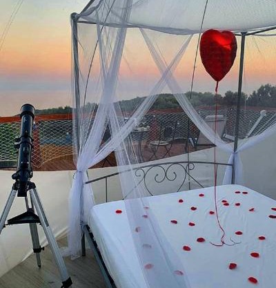 Moonlight Bubble Room