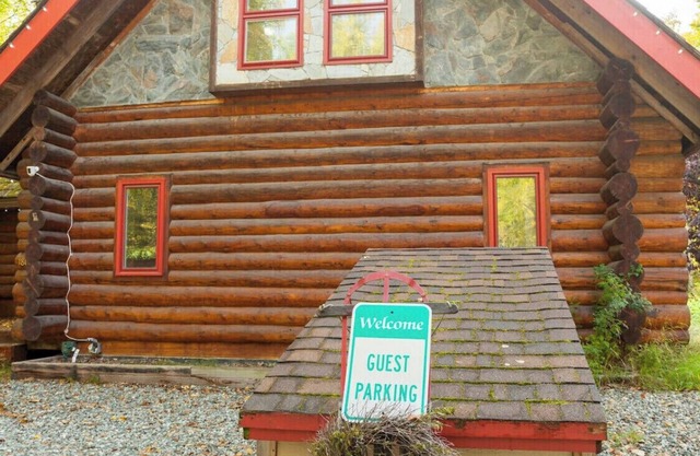 Cabaña de madera de Alaska con bañera de hidromasaje