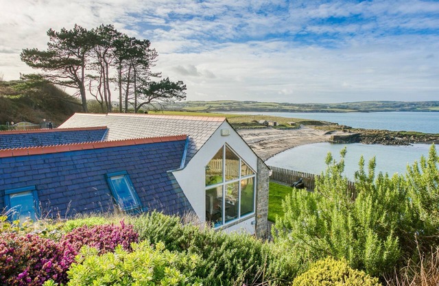 Moryn - an on the beach that sleeps 6 guests in 3 bedrooms