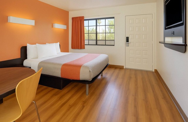 Motel 6 Carlsbad, CA Beach