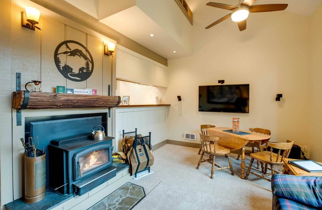 Mountain Condo w/ Fireplace in Kirkwood Ski Resort
