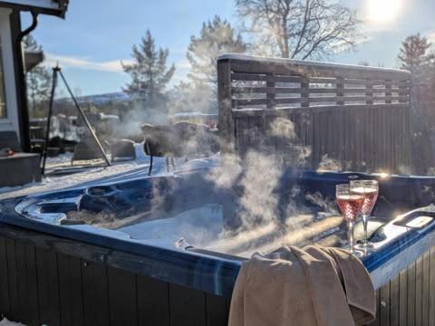 Mountain Dream Cabin with Peace, Luxury and Hot Tub near Støren, Trøndelag