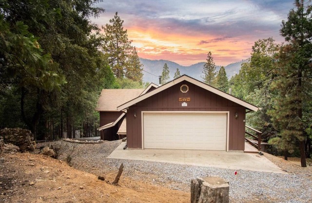 Mountain Escape - Perfect for Families, Large Deck!