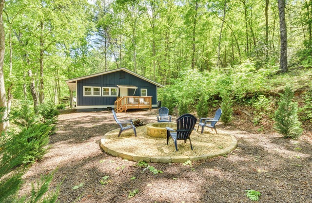 Mountain Escape w/ Gas Grill Near Lake Burton!