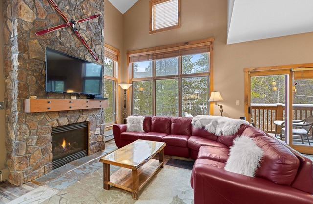 Increíble casa adosada con 2 master suites, vistas al río y a la montaña