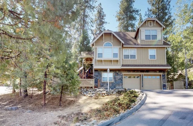 Mountain Home, 30 mins from Yosemite, near lake & golf course.