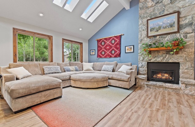 Mountain/Pet-Friendly Family home in Park City for winter and summer activities