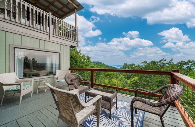 Mountain Retreat! Ruby's Roost Home & Loft