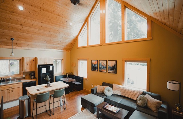 Mountain Vibes w/ HotTub I Firepit l Games l EV