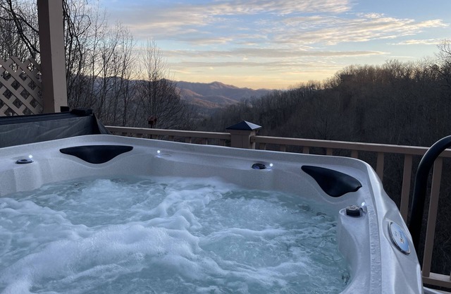 Mountain View Cabin, Hot Tub, Fire Pit, Fireplace