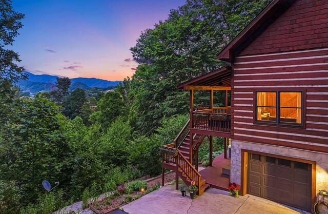Mountain-View Cabin w/ Hot Tub, Fire Pit & Games + Biltmore Pass