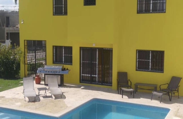 Casa de campo con vistas a la montaña cerca de la famosa playa dorada resorts complejos.