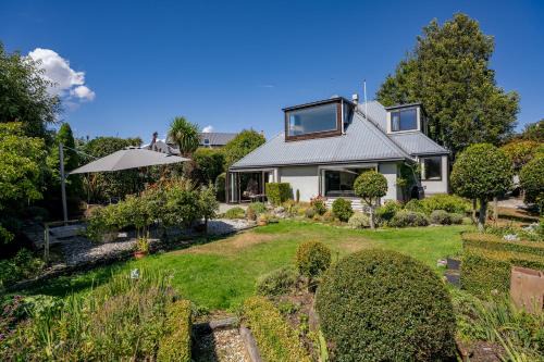 Mountain View Retreat - Wanaka Holiday Home