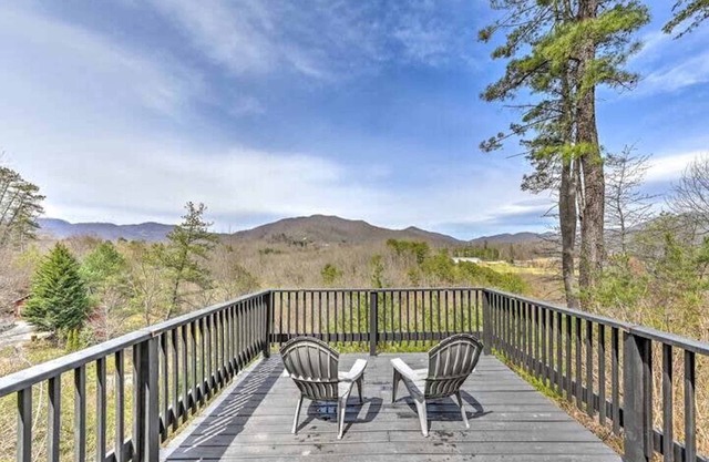 Mountain Views I Covered Deck w/ Hot Tub-Sleeps 11