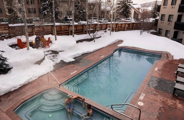 Mountain Vista Queens at Gravity Haus, Near Gondola & Hot Springs - 2 Units