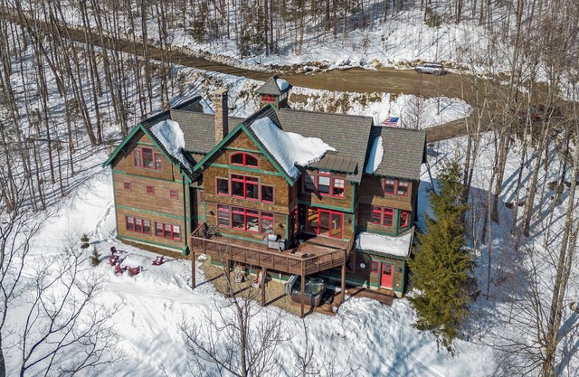 Mountainside 5-BR Ski-In/Out Okemo Estate