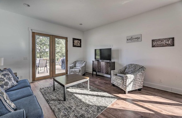 Mt Juliet Home Steps to Old Hickory Lake!