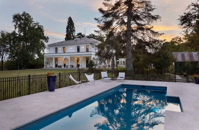 Beautiful Grade A Heritage 6 bedroom property by MajorDomo