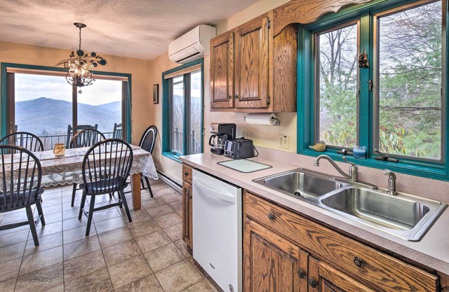 Burnsville Home w/ Deck & Panoramic Mountain Views