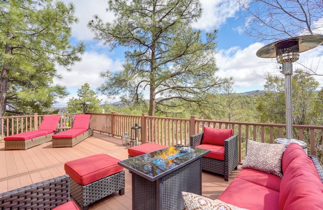 Mtn Views & Multi-Level Deck: Prescott Paradise!