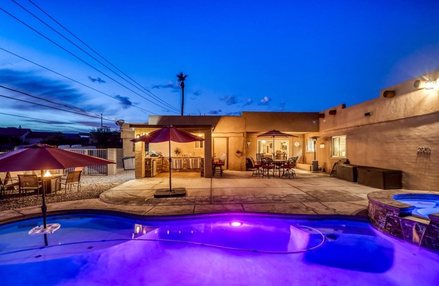 Vistas al lago, piscina / spa, 4 habitaciones, 2. 5 baños con 2 habitaciones king size