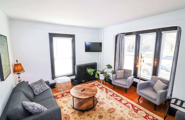 Munjoy Hill 6 bed/2 ba | Walkable to everything!