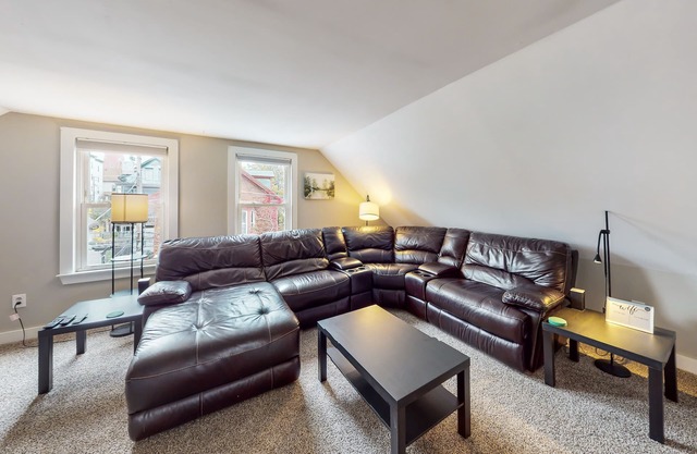 Munjoy Hill hideaway with AC - walk to dining & Eastern Promenade