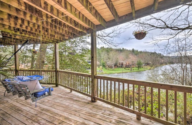 Murphy Cabin with Fire Pit, River and Mountain Views!