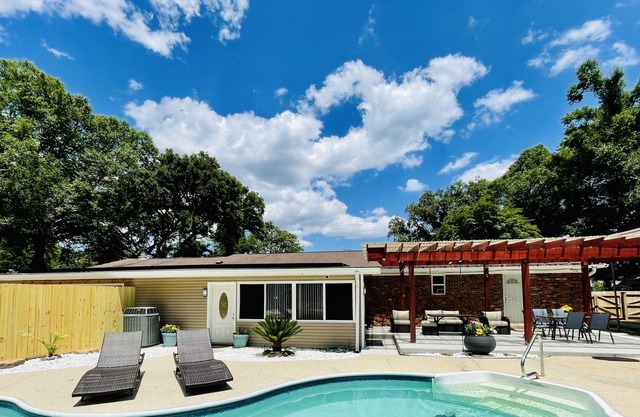 My Copacabana w/Tropical 🏝️Pool near Beach🏖️