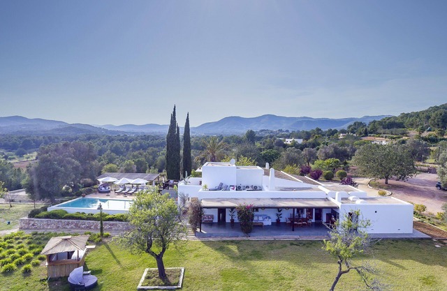 Villa en Santa Eulalia Del Río con 9 habitaciones, capacidad 18