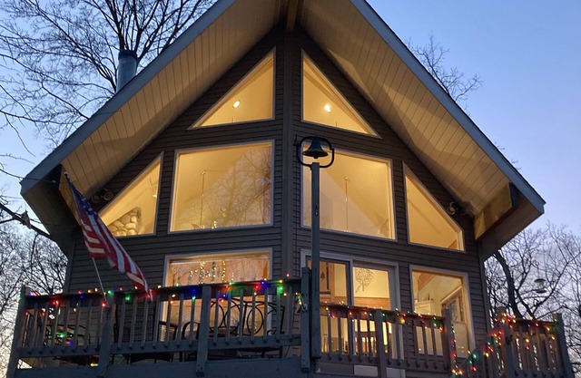 Mystic Treefort- A Spacious Home inside the gates of Lakeside Ohio