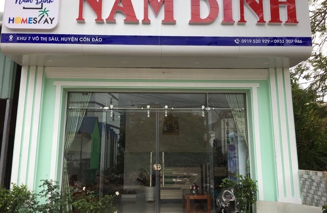 Casa de familia Nam Dinh ubicada en la calle Vo Thi Sau, cerca de 200 metros del mercado de Con Dao