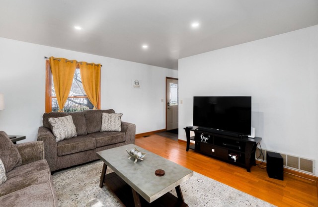 Naperville Rental- Knoll Dr