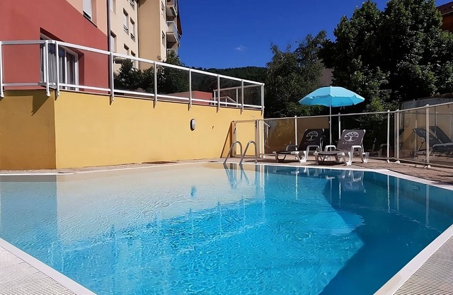 Nature at Your Doorstep! Pets Allowed, Seasonal Swimming Pool!