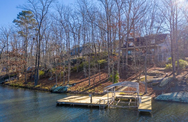 Hermoso lago Oconee frente al lago de vacaciones
