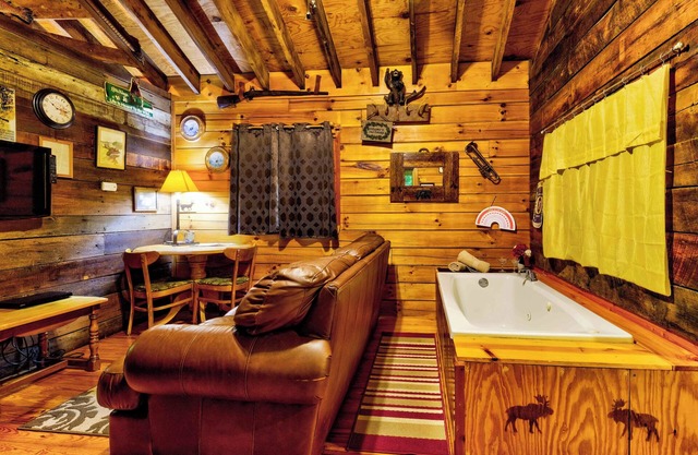 Nature's Landing Cabin at Panther Creek