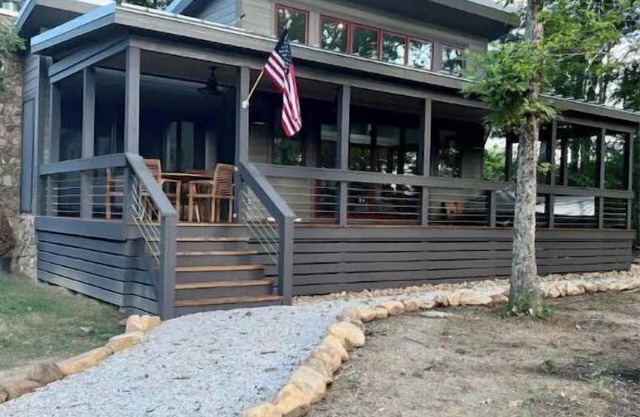 Natures Hideaway..2 Bedroom Plus Loft next to Lake
